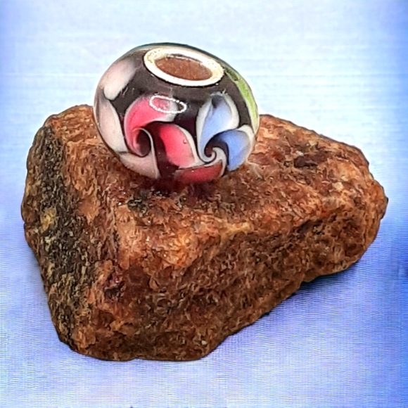 Sterling silver and glass bead charm - Picture 1 of 4